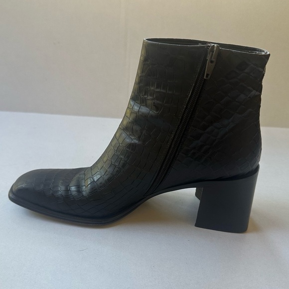 Via Spiga Vtg Dark Brown Croc Embossed Leather Square Toe Ankle Boots 9 Narrow - Picture 8 of 12